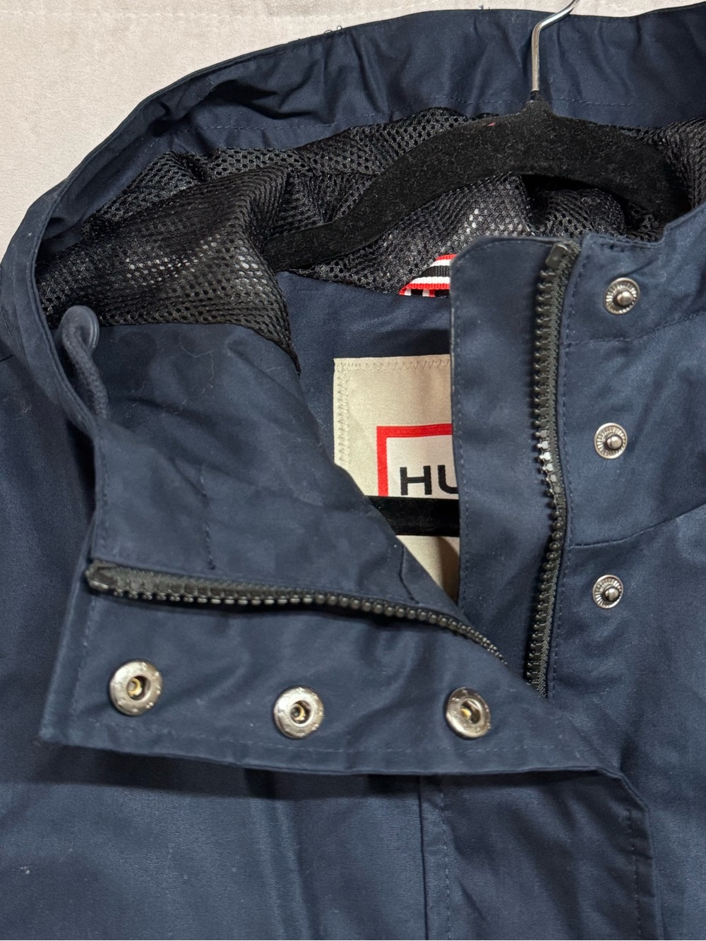 Hunter Women's Navy Hooded Lightweight Rain Jacket NWOT Size Medium - Picture 2 of 12